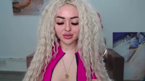 Snapshot of miss_kiten chatting on 03/04/25, 11:54 miss_kiten online show from 03/04/25, 11:54