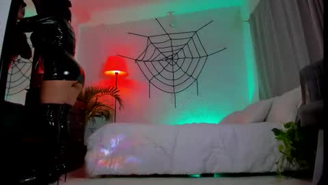 Snapshot of miss_londonn_ chatting on 10/18/25, 02:25 Here is Londonn Thank you for being part of this day I wish you an excellent rest. online show from 10/18/25, 02:25