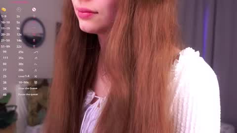 Snapshot of miss_quiz chatting on 11/10/25, 06:01 Leonor online show from 11/10/25, 06:01