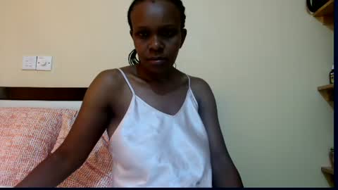 Snapshot of miss_reina21 chatting on 07/18/26, 12:42 Reina online show from 07/18/26, 12:42