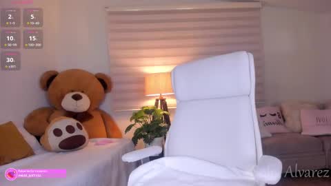 Sofia Alvarez online show from 02/10/25, 11:46