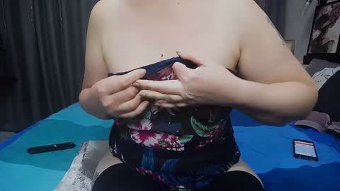 Snapshot of miss_tasha_kom chatting on 12/06/24, 01:44 miss_tasha_kom online show from 12/06/24, 01:44