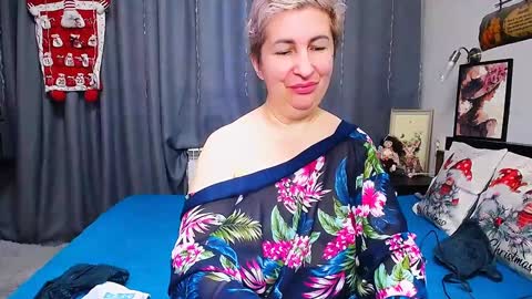 Snapshot of miss_tasha_kom chatting on 12/25/24, 10:17 miss_tasha_kom online show from 12/25/24, 10:17