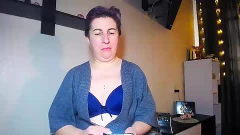 Snapshot of miss_tasha_kom chatting on 02/14/25, 11:42 miss_tasha_kom online show from 02/14/25, 11:42