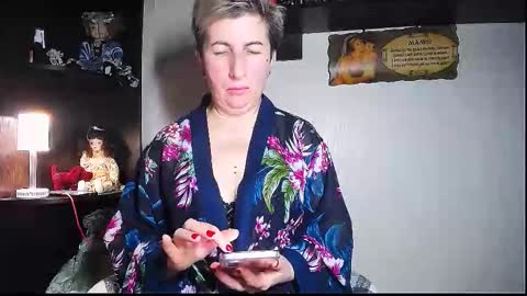 Snapshot of miss_tasha_kom chatting on 11/14/25, 03:44 miss_tasha_kom online show from 11/14/25, 03:44