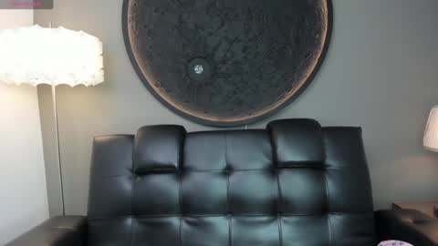 Snapshot of miss_vaiolette chatting on 01/11/25, 11:02 Vaiolette online show from 01/11/25, 11:02