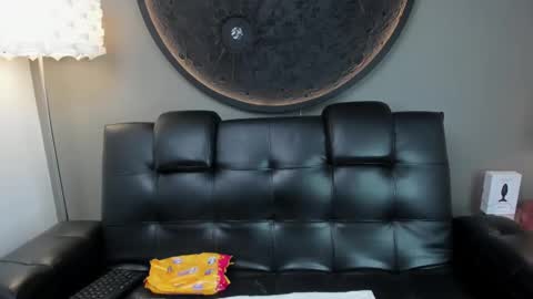 Snapshot of miss_vaiolette chatting on 02/10/25, 02:05 Vaiolette online show from 02/10/25, 02:05