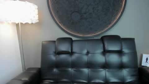 Snapshot of miss_vaiolette chatting on 02/20/25, 11:09 Vaiolette online show from 02/20/25, 11:09