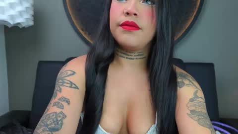 Snapshot of miss_vaiolette chatting on 09/24/25, 11:02 Vaiolette online show from 09/24/25, 11:02