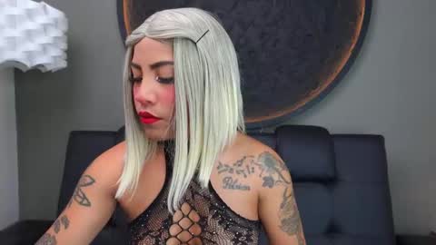 Snapshot of miss_vaiolette chatting on 10/04/25, 11:08 Vaiolette online show from 10/04/25, 11:08