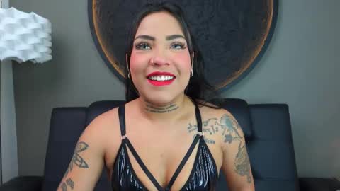 Snapshot of miss_vaiolette chatting on 10/11/25, 11:09 Vaiolette online show from 10/11/25, 11:09