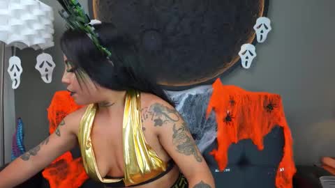 Snapshot of miss_vaiolette chatting on 10/31/25, 11:11 Vaiolette online show from 10/31/25, 11:11