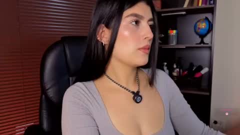 Snapshot of missatenea2 chatting on 07/14/26, 01:17 Laura online show from 07/14/26, 01:17