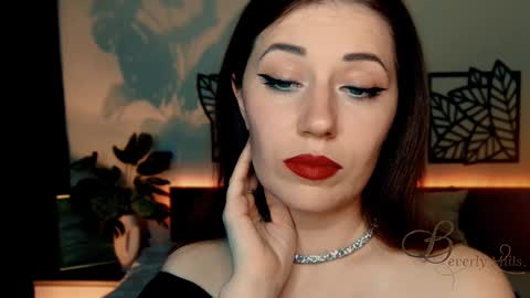 The divine Beverly online show from 12/12/24, 06:42