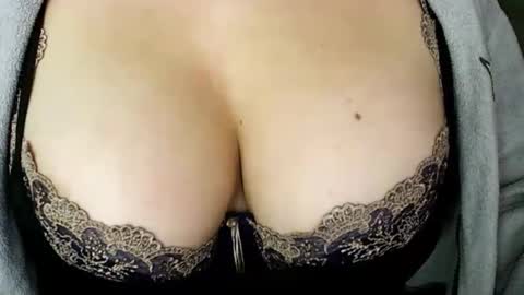 Snapshot of missbiny chatting on 06/03/26, 03:06 Avamlash online show from 06/03/26, 03:06
