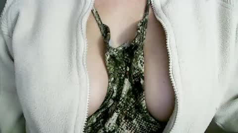 Snapshot of missbiny chatting on 06/24/26, 06:40 Avamlash online show from 06/24/26, 06:40