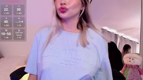 Snapshot of missblair12 chatting on 12/18/24, 03:11 MissBlair online show from 12/18/24, 03:11