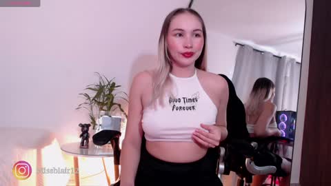 Snapshot of missblair12 chatting on 12/30/24, 01:25 MissBlair online show from 12/30/24, 01:25