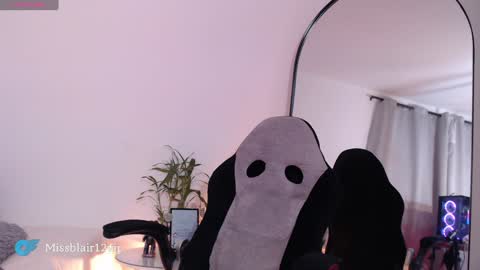 Snapshot of missblair12 chatting on 12/31/24, 05:33 MissBlair online show from 12/31/24, 05:33