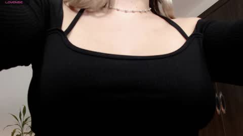 Snapshot of missblair12 chatting on 02/13/25, 11:58 MissBlair online show from 02/13/25, 11:58