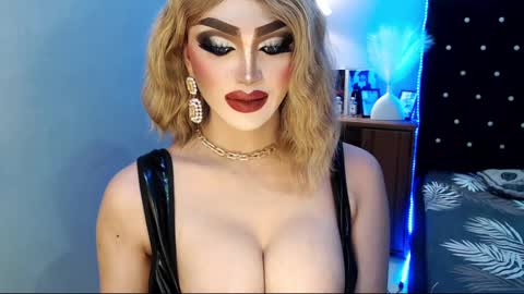 Snapshot of misschannel4sub chatting on 01/12/25, 12:07 PRIESTESS CHANNEL online show from 01/12/25, 12:07