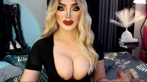 Snapshot of misschannel4sub chatting on 03/04/25, 09:00 PRIESTESS CHANNEL online show from 03/04/25, 09:00