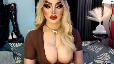 Snapshot of misschannel4sub chatting on 03/10/25, 06:34 PRIESTESS CHANNEL online show from 03/10/25, 06:34