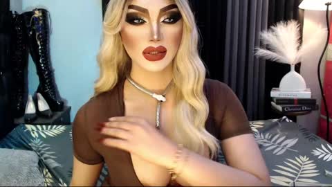 Snapshot of misschannel4sub chatting on 03/10/25, 09:40 PRIESTESS CHANNEL online show from 03/10/25, 09:40