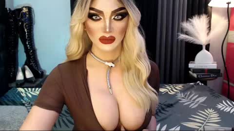 Snapshot of misschannel4sub chatting on 03/11/25, 04:54 PRIESTESS CHANNEL online show from 03/11/25, 04:54