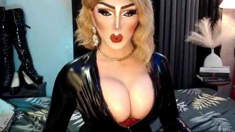 Snapshot of misschannel4sub chatting on 09/17/25, 09:27 PRIESTESS CHANNEL online show from 09/17/25, 09:27