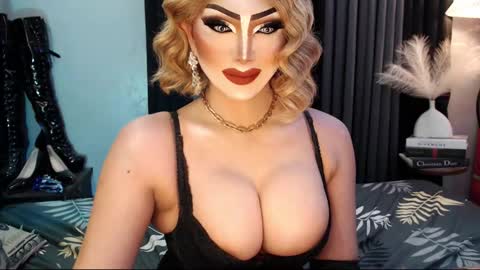 Snapshot of misschannel4sub chatting on 09/23/25, 09:18 PRIESTESS CHANNEL online show from 09/23/25, 09:18