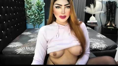 Snapshot of misschannel4sub chatting on 10/17/25, 05:59 PRIESTESS CHANNEL online show from 10/17/25, 05:59