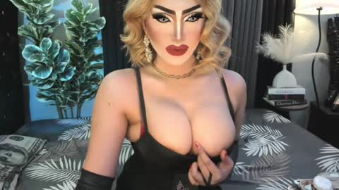 Snapshot of misschannel4sub chatting on 10/26/25, 10:04 PRIESTESS CHANNEL online show from 10/26/25, 10:04