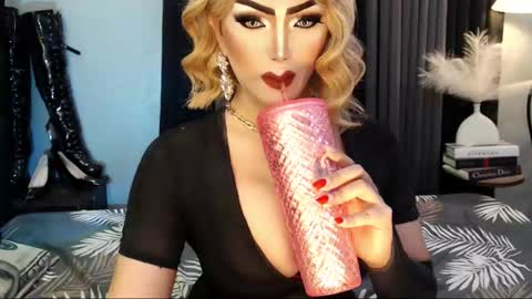 Snapshot of misschannel4sub chatting on 10/29/25, 10:44 PRIESTESS CHANNEL online show from 10/29/25, 10:44