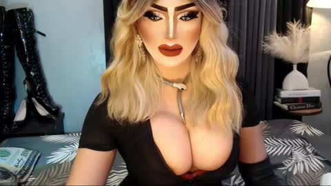 Snapshot of misschannel4sub chatting on 11/05/25, 09:42 PRIESTESS CHANNEL online show from 11/05/25, 09:42