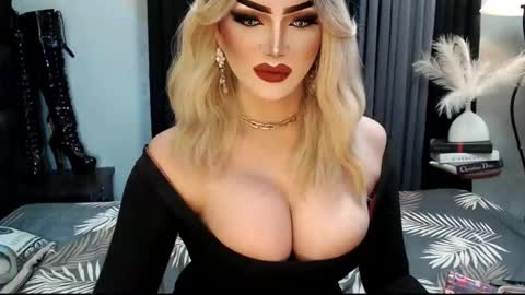 Snapshot of misschannel4sub chatting on 12/04/25, 10:29 PRIESTESS CHANNEL online show from 12/04/25, 10:29