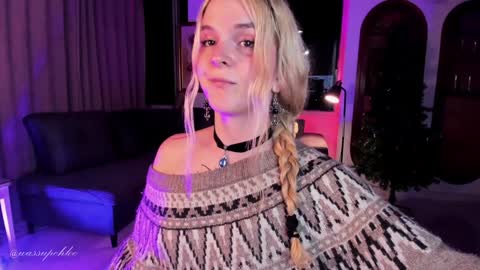 Snapshot of misschloe__ chatting on 12/17/24, 04:23 Chloe freelance model Please your thumbs up are important online show from 12/17/24, 04:23