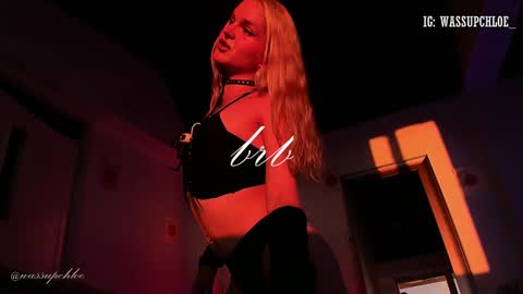 Snapshot of misschloe__ chatting on 12/29/24, 02:38 Chloe freelance model Please your thumbs up are important online show from 12/29/24, 02:38