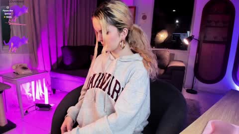 Snapshot of misschloe__ chatting on 01/03/25, 11:55 Chloe freelance model Please your thumbs up are important online show from 01/03/25, 11:55