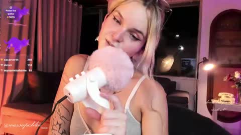 Snapshot of misschloe__ chatting on 02/18/25, 04:48 Chloe freelance model Please your thumbs up are important online show from 02/18/25, 04:48