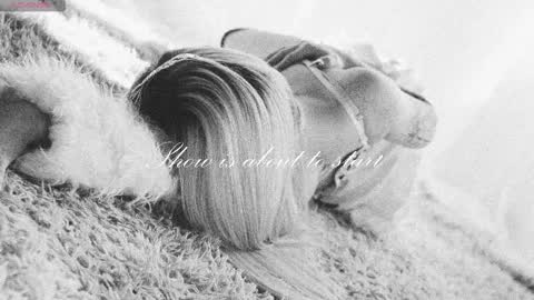 Snapshot of misschloe__ chatting on 09/22/25, 11:51 Chloe freelance model Please your thumbs up are important online show from 09/22/25, 11:51