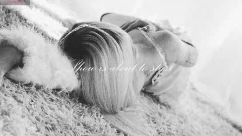 Snapshot of misschloe__ chatting on 11/13/25, 11:36 Chloe freelance model Please your thumbs up are important online show from 11/13/25, 11:36