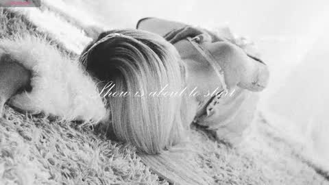 Snapshot of misschloe__ chatting on 11/27/25, 01:07 Chloe freelance model Please your thumbs up are important online show from 11/27/25, 01:07