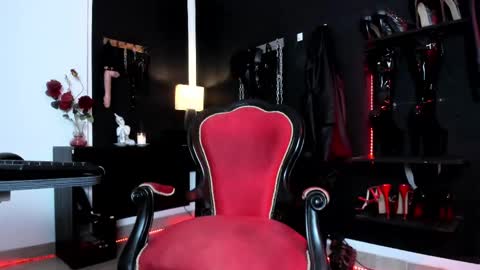 Missdarklady online show from 02/11/25, 09:56