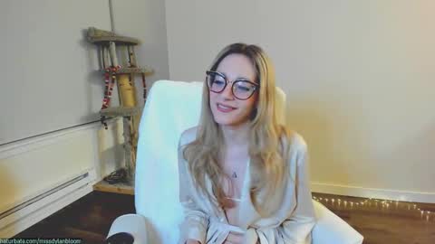 Snapshot of missdylanbloom chatting on 03/04/26, 03:34 Dylan online show from 03/04/26, 03:34