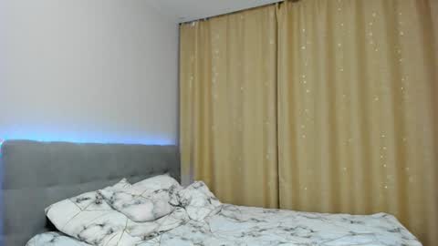 Snapshot of misseliss chatting on 12/12/24, 03:21 Hello dear my name Elisa online show from 12/12/24, 03:21