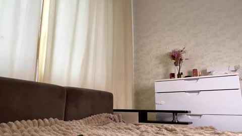 Snapshot of misseliss chatting on 11/13/25, 09:52 Hello dear my name Elisa online show from 11/13/25, 09:52