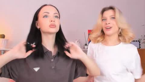 Snapshot of misseliss chatting on 11/26/25, 09:21 Hello dear my name Elisa online show from 11/26/25, 09:21