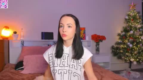 Snapshot of misseliss chatting on 12/17/25, 09:54 Hello dear my name Elisa online show from 12/17/25, 09:54