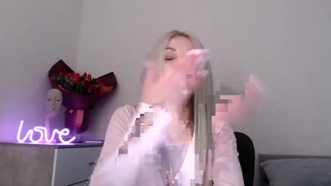 Snapshot of missemma1111 chatting on 02/05/25, 09:50 EMMA online show from 02/05/25, 09:50